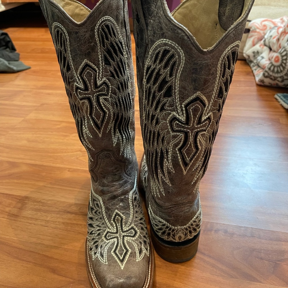 Corral boots size 9